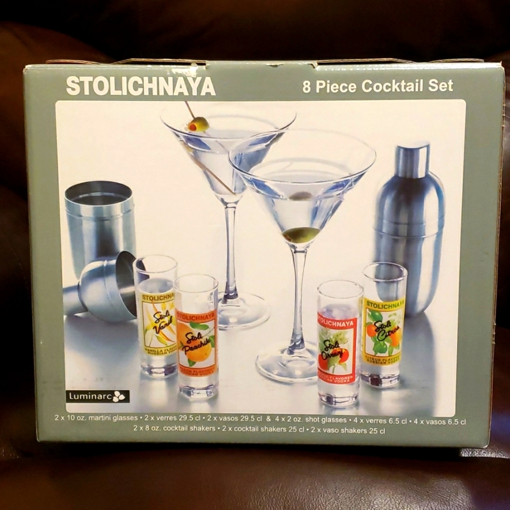 NWT Stolichnaya 8 Piece Cocktail Set